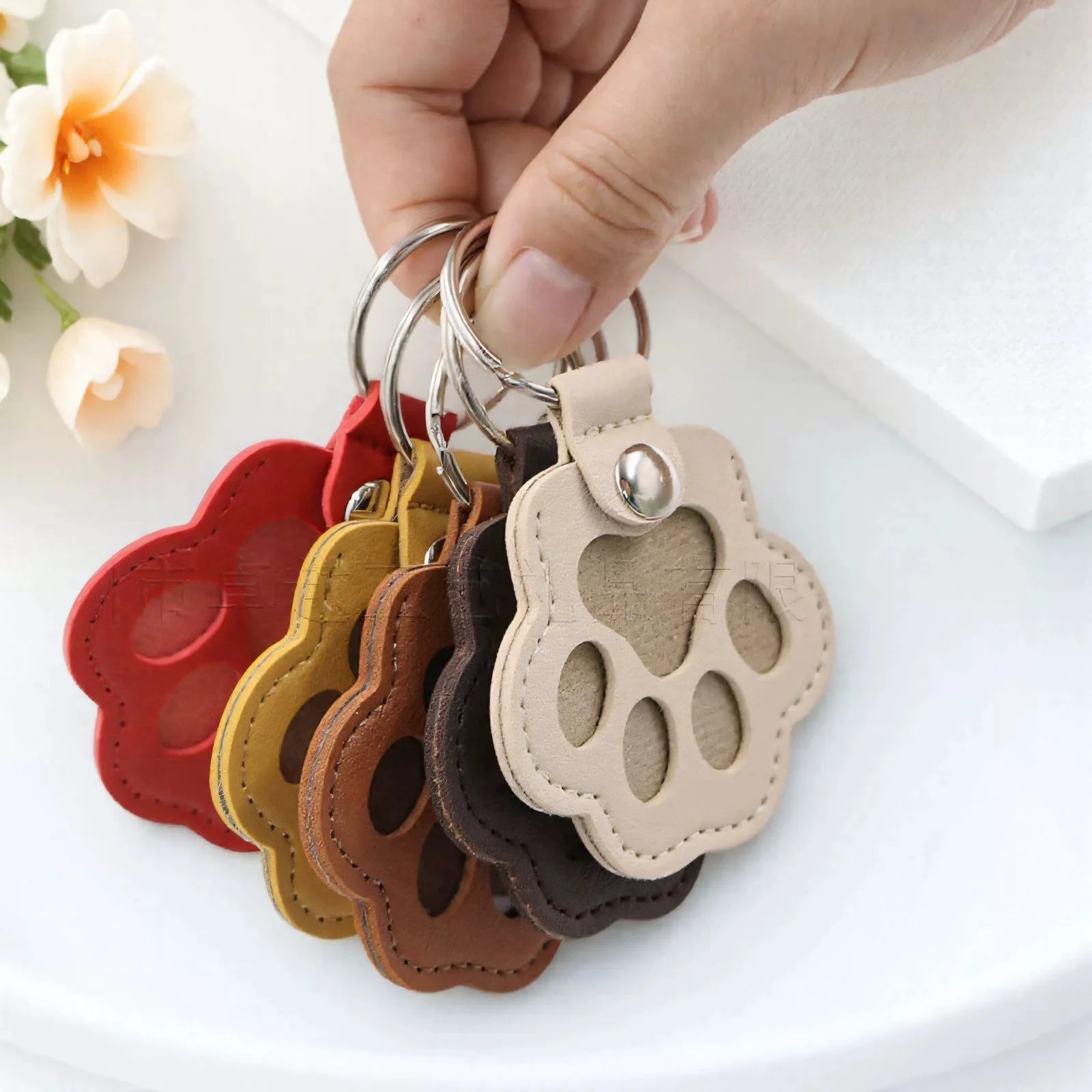 5pcs Cute Leather Portable Pendant Keyrings Cat Paw Pet Hair Holder Keychains for animal Lovers Accessories Wholesale Key chains